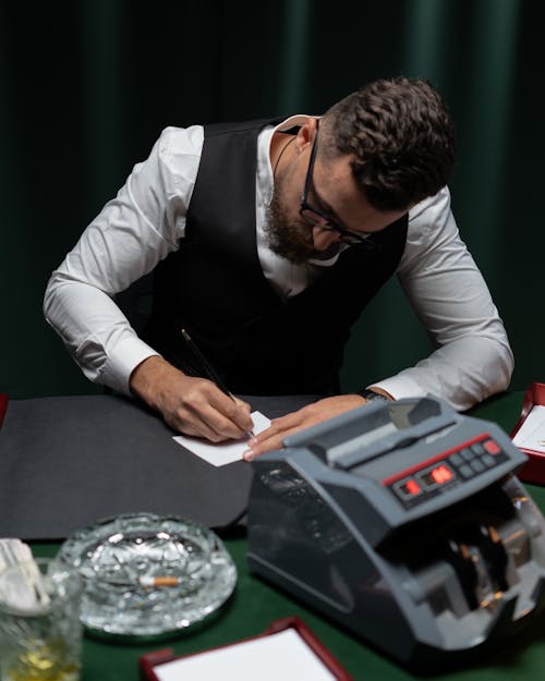 Kasinopelien Ja Korttipelien Pelaaminen Pelikorteilla Suomessa