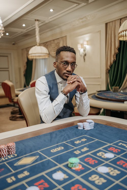 Elias Laina: Life, Career, And Notable Facts